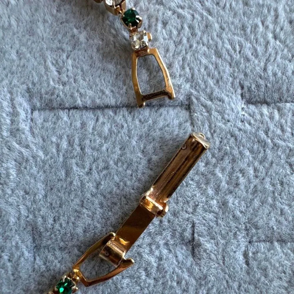 Source Unknown green clear